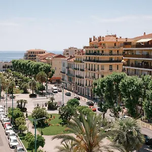 Chateauneuf ** Menton