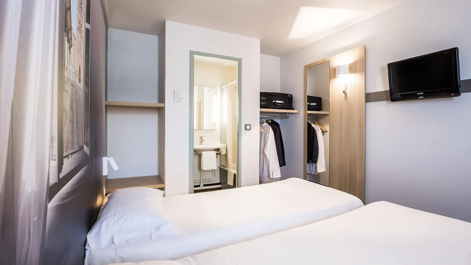 **  B&B Hotel Villeneuve Loubet Plage France