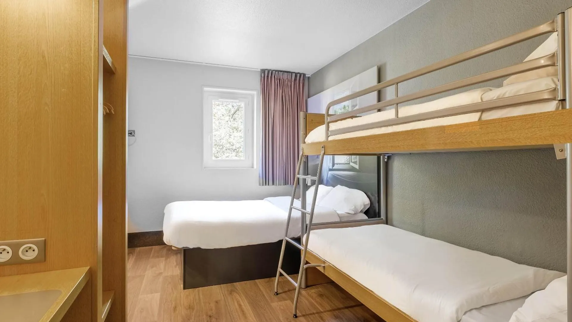 B&B Hotel Villeneuve Loubet Plage 2*, Villeneuve-Loubet