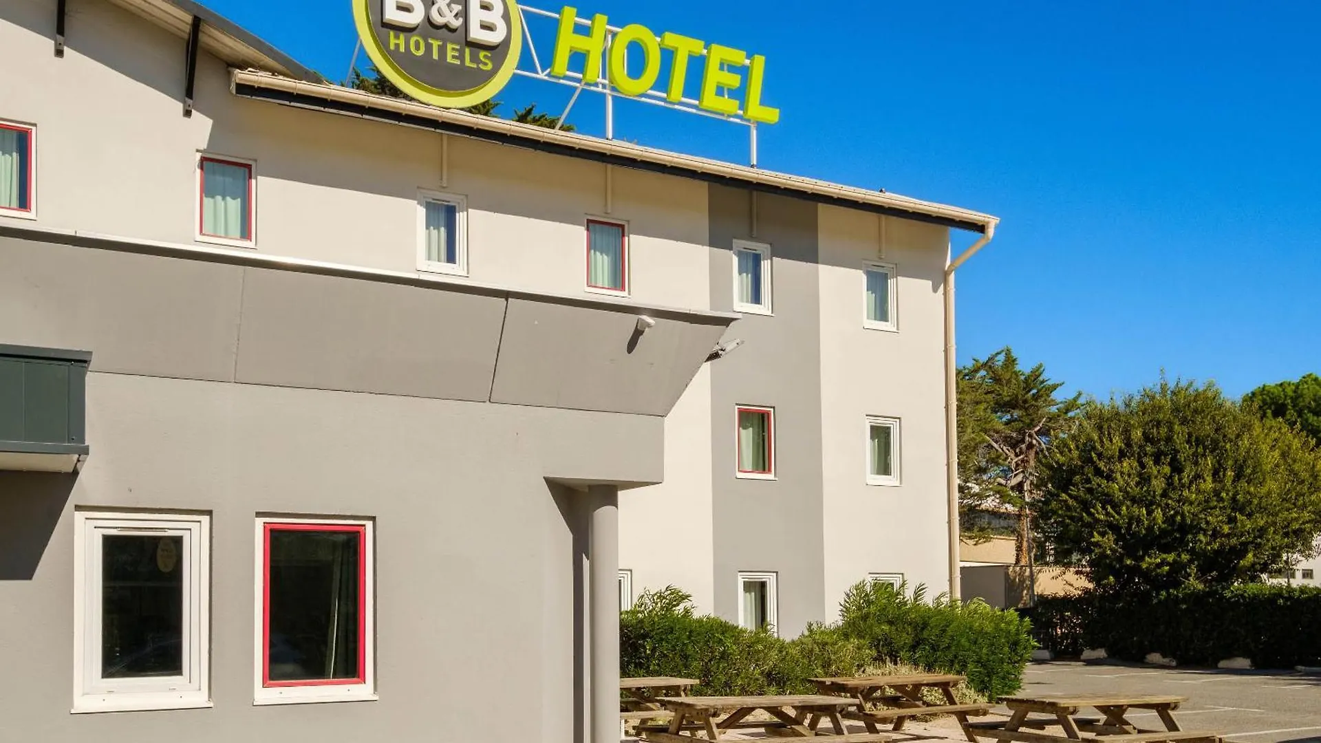 B&B Hotel Villeneuve Loubet Plage  Villeneuve-Loubet