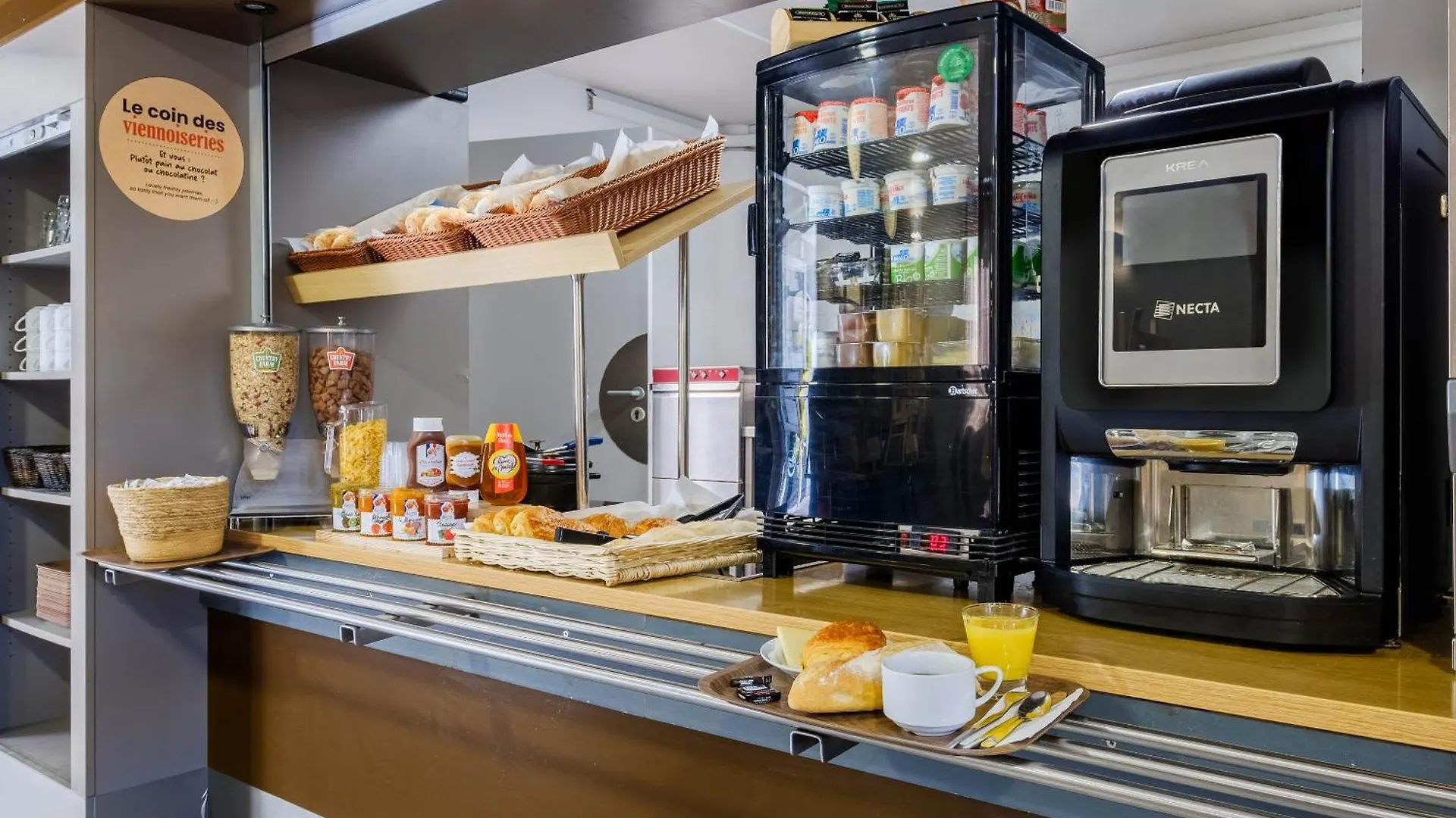 **  B&B Hotel Villeneuve Loubet Plage France