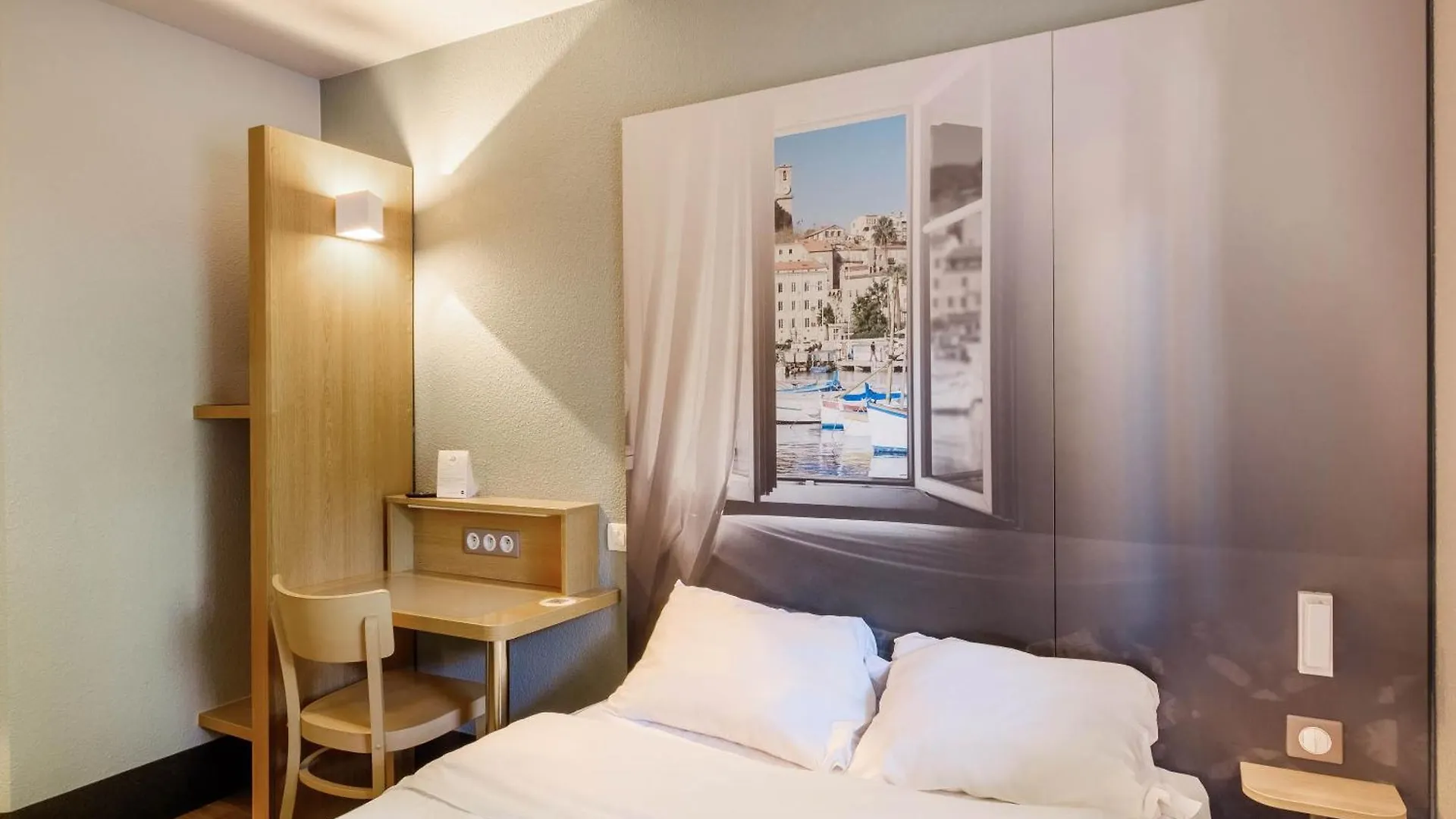 **  B&B Hotel Villeneuve Loubet Plage France