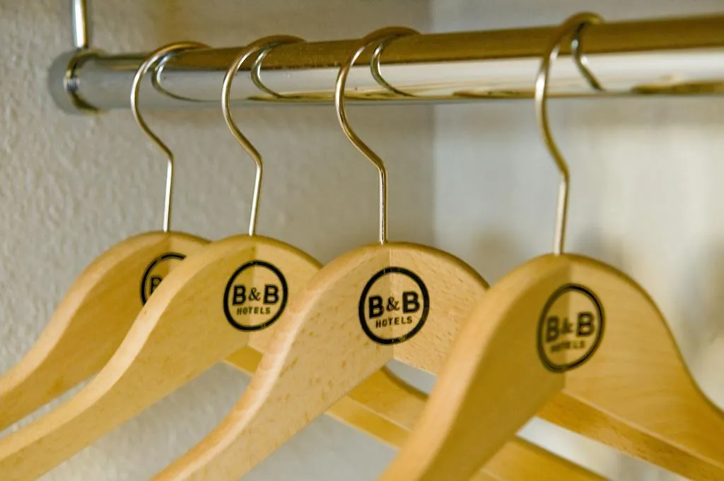 B&B Hotel Villeneuve Loubet Plage  Villeneuve-Loubet