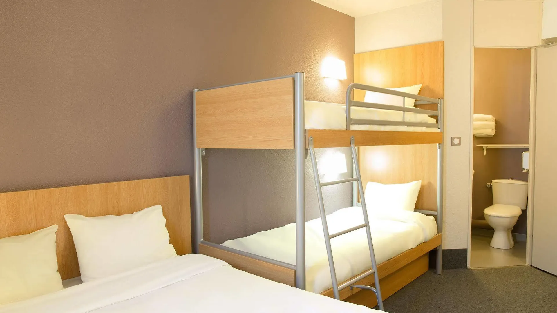 **  B&B Hotel Villeneuve Loubet Plage France